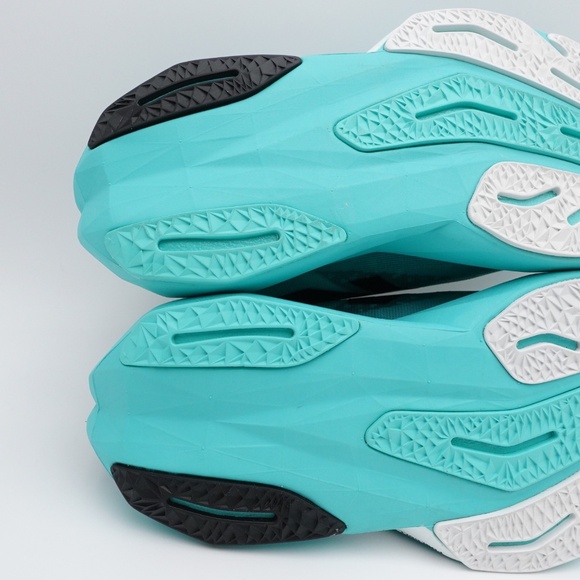 Size 7.5 WIDE D Women's New Balance FuelCell Rebel v4 Running Shoes WFCXCJ4 - Picture 10 of 13